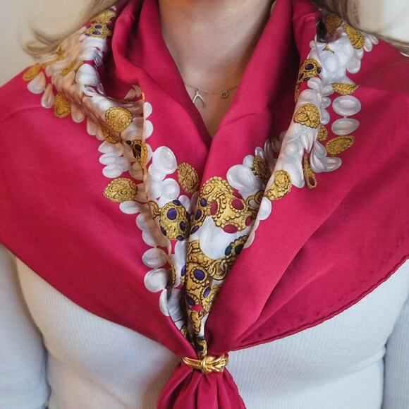 ❤️SOLD❤️ Chanel Red Jewel & Gripois Vintage Silk Scarf - Picture 3 of 3